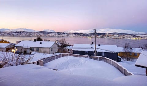 Uranus apartment - view over Tromsøya Apartment in Tromso