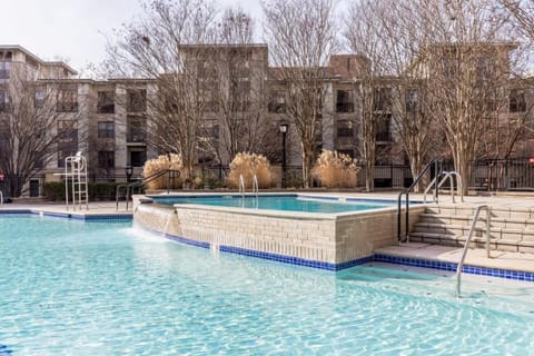 Luxurious Arlington Retreat with Pool Apartment in Crystal City