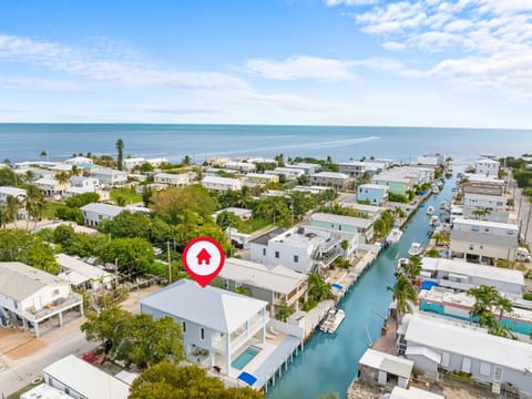 Property building, Nearby landmark, Communal lounge/ TV room, Day, Neighbourhood, Natural landscape, Bird's eye view, Beach, Evening entertainment, City view, Sea view, Street view, Location