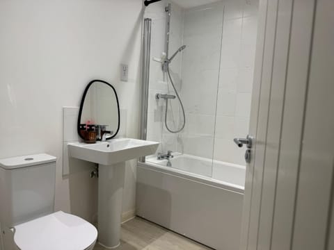 Modern & Elegant Apt w fst WiFi Apartment in South Cambridgeshire District