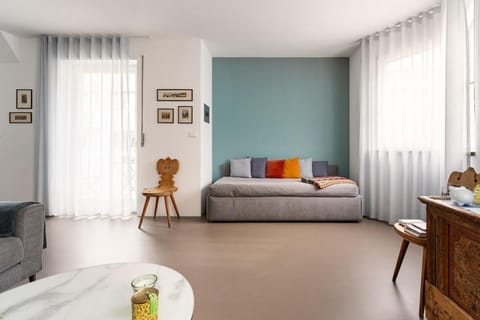 Bed, Living room