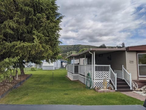 Newly Renovated Seven Bays Lake Place House in Franklin D Roosevelt Lake