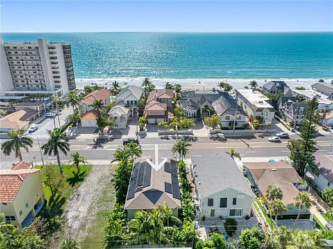 Jade Beach Retreat House in Redington Beach