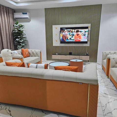 Communal lounge/ TV room