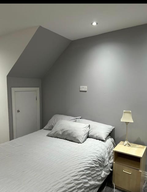 Cosy Nest in London Vacation rental in Edgware