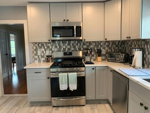 Newly Renovated 2 BR downtown Apt, family getaway. Apartamento in Montclair