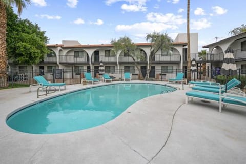 Modern Scottsdale Haven with King Bed, Pool & Parking Apartment in Tempe