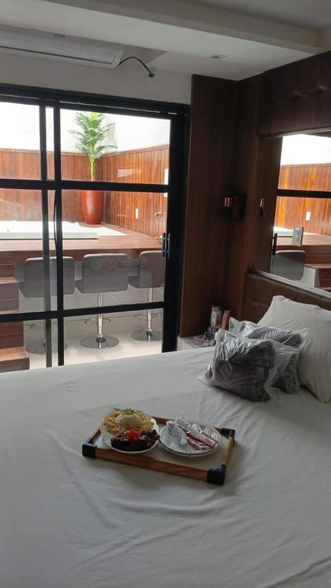 Hot Tub, Food and drinks, Bedroom, Food, Breakfast, towels