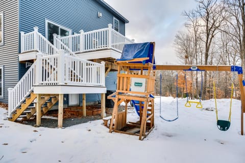 Mtn-View Gem with Hot Tub and Fire Pit in North Conway House in North Conway