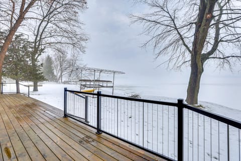 Lake Wisconsin Retreat with Dock Great for Groups! House in Lake Wisconsin