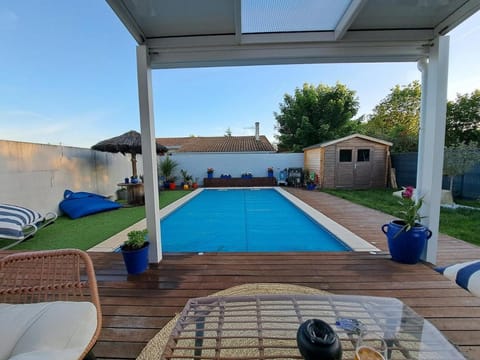 Maison au calme avec piscine House in Saint-Médard-en-Jalles