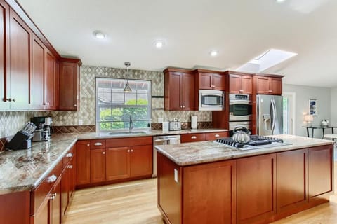 Spacious 4-bedroom home with outdoor deck House in Clackamas County