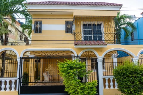 Casa familiar acogedora en zona residencial House in Santo Domingo Este