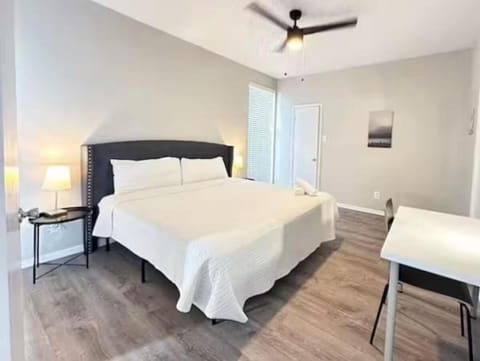 Enjoy Houston Bay Area in a Chic and Cozy Hideaway Apartment Apartment in Nassau Bay