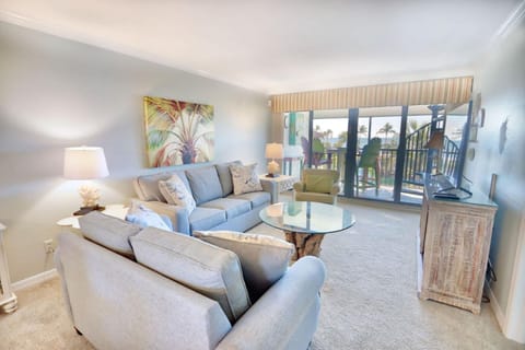 Gorgeous Penthouse Condo at Pointe Santo Sanibel House in Sanibel Island