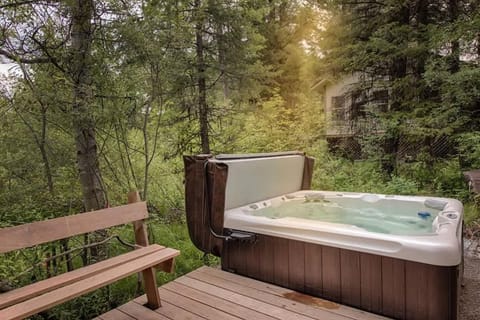 SO AWeSOME CABIN HotTub Nr Brundage Euro Feel House in McCall