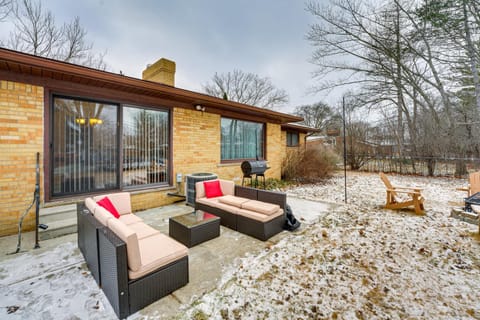 Fire Pit and Yard Family Home in Farmington Hills! Casa in Farmington Hills