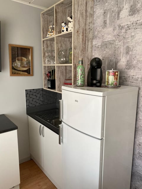 Coffee/tea facilities, Kitchen or kitchenette, Bedroom