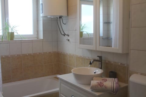 Bathroom, Bath, towels