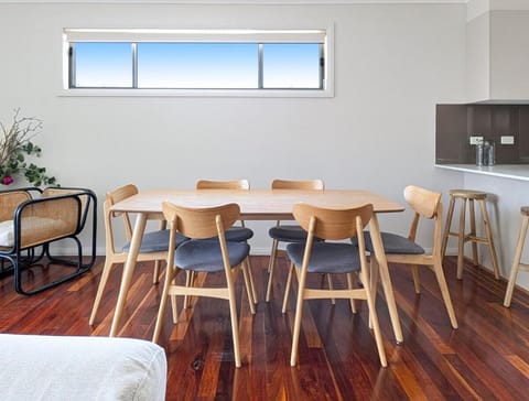 Dining area, Lake view