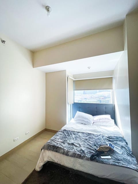 Luxury 2BR Corner near Solaire & Okada II Sunset Apartment in Pasay