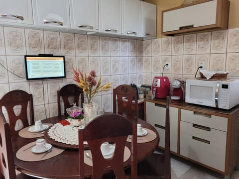 Coffee/tea facilities, Kitchen or kitchenette, Dining area, oven, pet friendly, stove, toaster