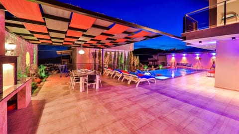 Patio, Night, View (from property/room), Balcony/Terrace, Other, Pool view, Swimming pool, sunbed