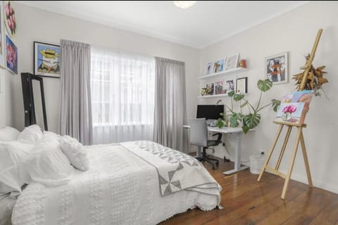 Cottage vibes in Petone, close to beach and shops House in Lower Hutt