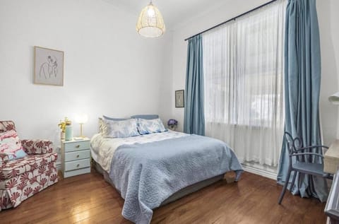 Cottage vibes in Petone, close to beach and shops House in Lower Hutt