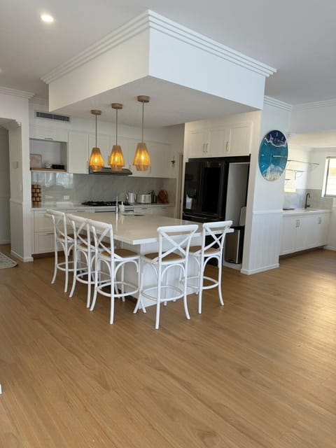 Luxury Six bed room Canal House! House in Mandurah