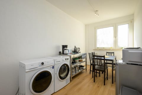 Coffee/tea facilities, Living room, Seating area, Dining area, washing machine