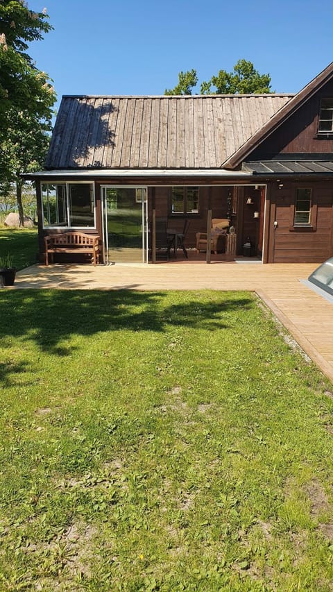 Kustnära hus med utsikt över havet och karlsöarna House in Gotland County, Sweden