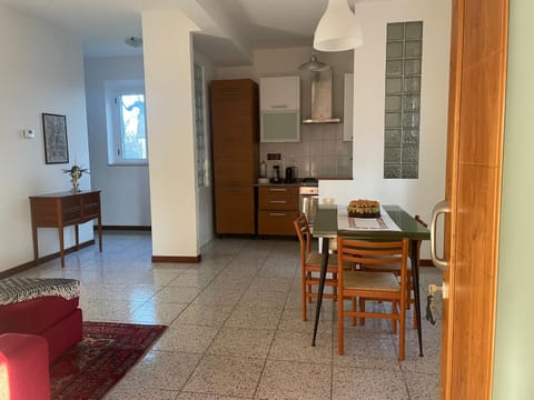 Kitchen or kitchenette, Seating area, Dining area