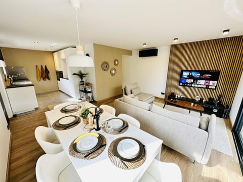 Communal lounge/ TV room, TV and multimedia, Living room