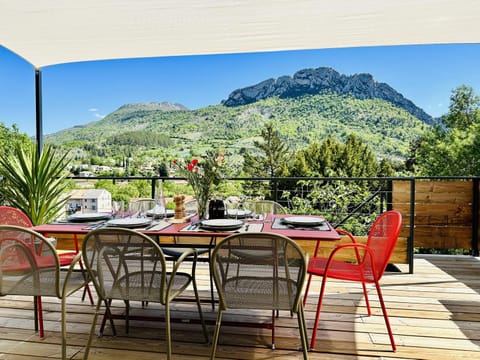 Natural landscape, Balcony/Terrace, Dining area, Mountain view