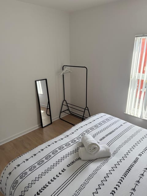 Two bedroom house free parking Apartment in Liverpool