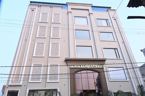 Property building, Facade/entrance, View (from property/room), City view