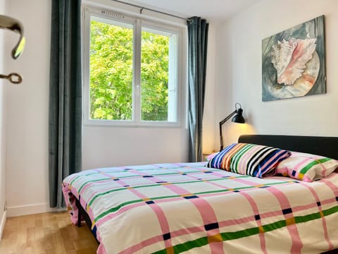 Bed, Photo of the whole room, Decorative detail, Bedroom