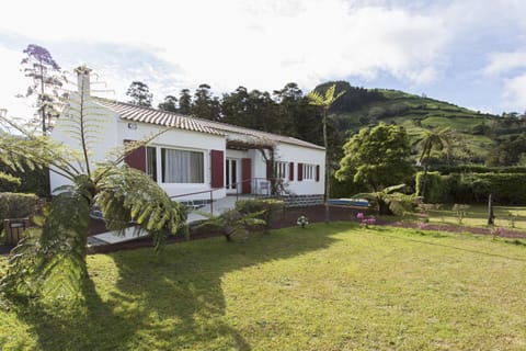 Lake View House Country House in Azores District