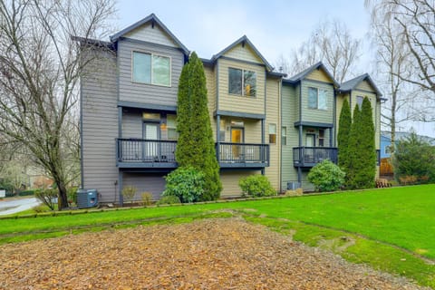 Walk to McMenamins Edgefield Inviting Townhome! House in Troutdale