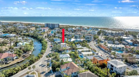 Coastal Haven House in Siesta Beach