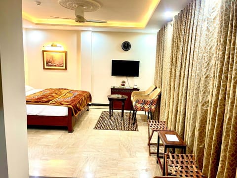 Luxury Apartment Opposite AirPort DHA 8 Raya Apartment in Lahore