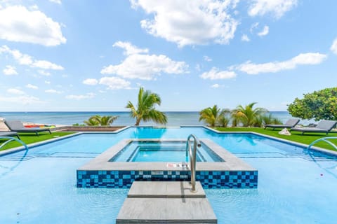 Day, Natural landscape, Pool view, Sea view, Swimming pool, sunbed