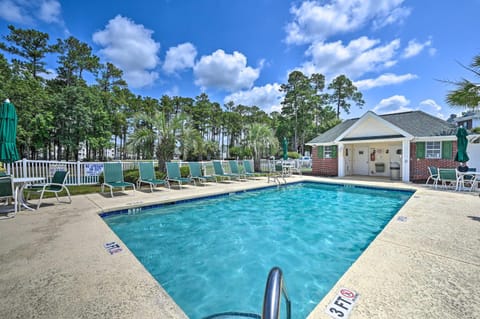 4 Mi to Ocean Myrtle Beach Condo with Resort Perks Apartment in Carolina Forest