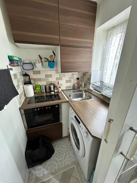 Kitchen or kitchenette, stove, toaster, washing machine