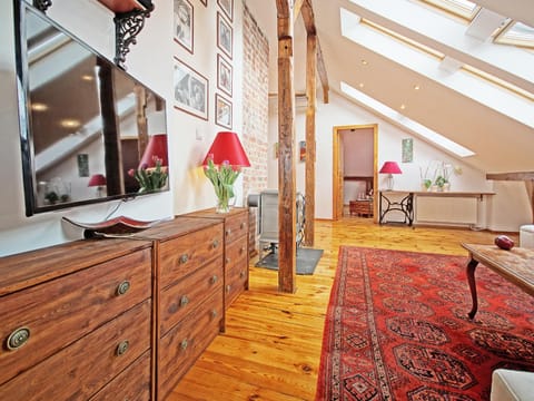 TV and multimedia, Seating area