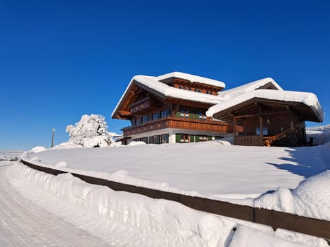 Day, Natural landscape, Winter, Skiing, Seating area, Hiking, Mountain view, Sunset