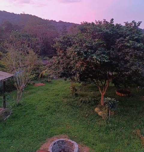 Sobrado para 9 pessoas em Ubatuba meio a natureza House in Ubatuba