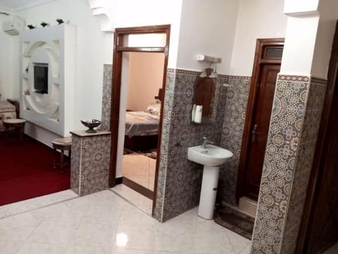 Spacious Apt - Near Airport - Perfect for Groops! Apartment in Marrakesh