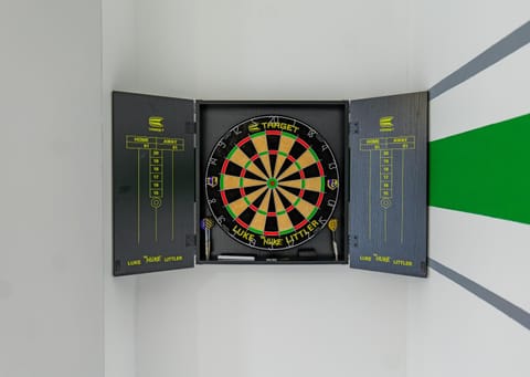 Darts, Game Room